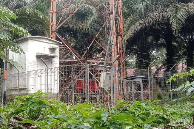 Jasad Seorang Pria di Sanga Desa Ditemukan Tersangkut di Pagar Kawat Tower, Polisi Temukan Barang Bukti Ini