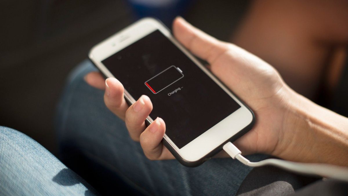 7 Cara Menghemat Baterai iPhone saat Mudik Lebaran, Perjalanan Makin Asyik dan Menyenangkan!