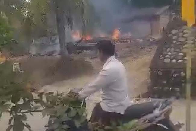 Diduga Akibat Dupa Sesajen, Rumah di Desa Srijaya Makmur Terbakar 