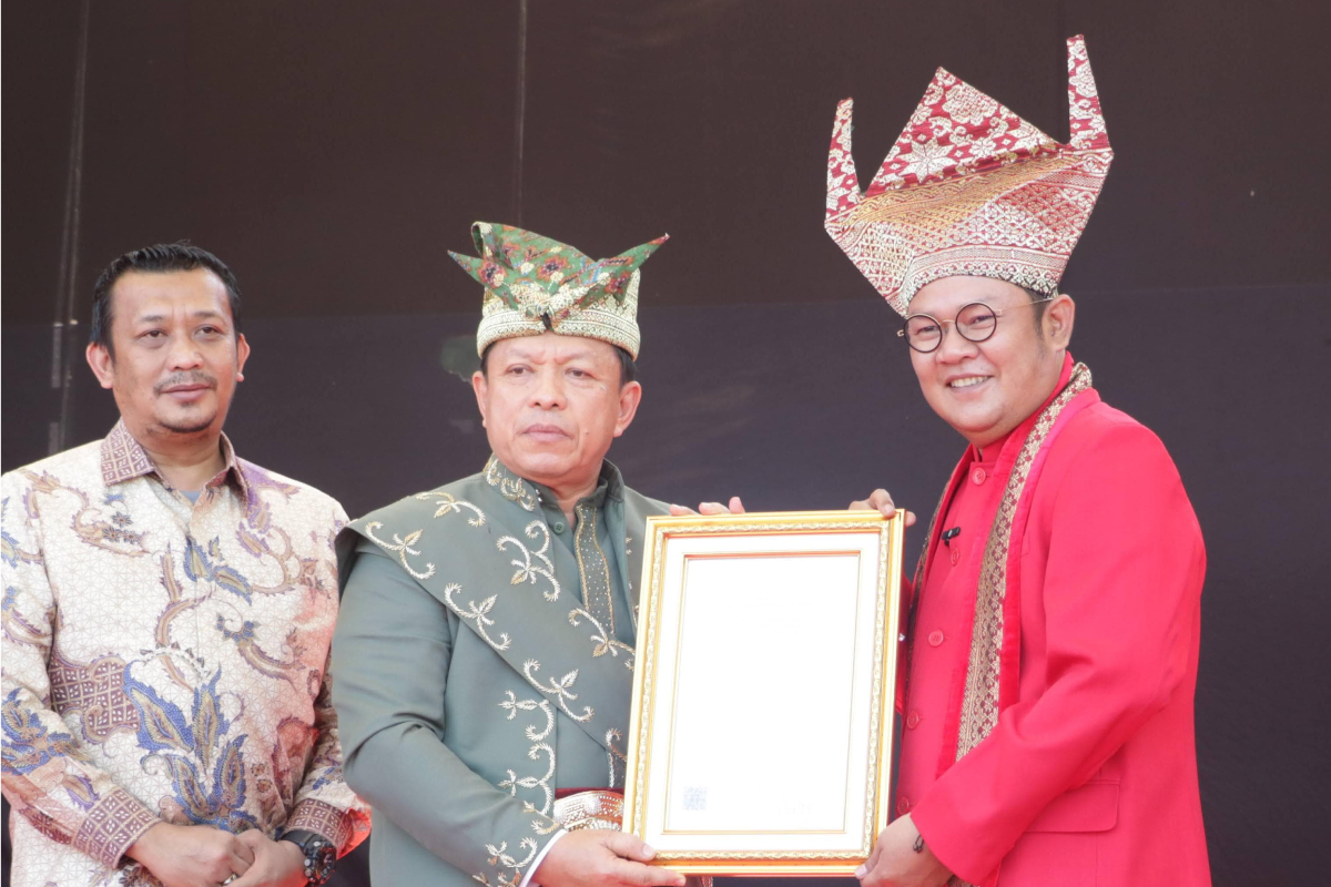 Tradisi Hikuk Helawang dari Desa Nyelanding Resmi Terdaftar sebagai Kekayaan Intelektual Komunal