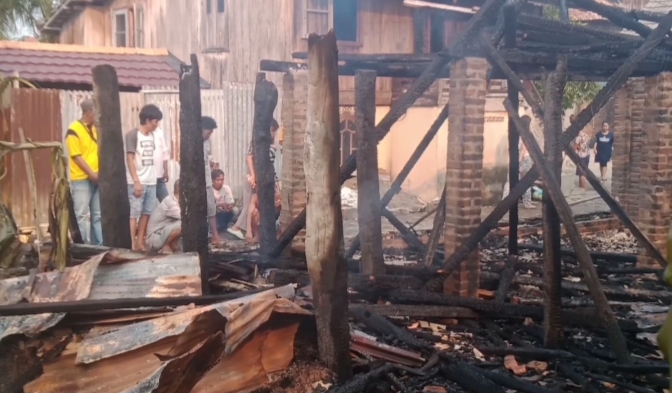 Pergi Mancing, Rumah Panggung Milik Jaka Ludes Terbakar, Sambar Sarang Walet Tetangga