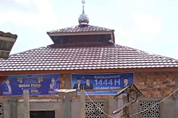 Bawaslu Banyuasin Tertibkan Baliho Caleg di Masjid