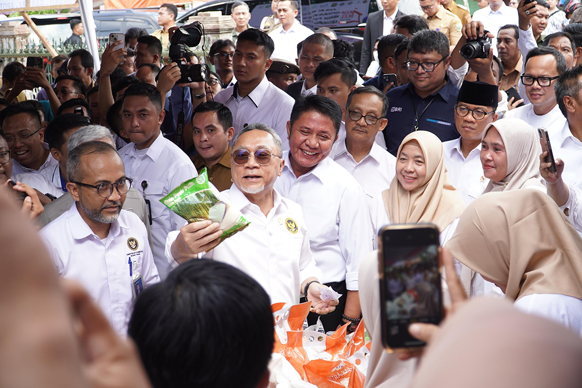 Gubernur Herman Deru Dampingi Menko Pangan Zulkifli Hasan Luncurkan Koperasi Merah Putih di Palembang