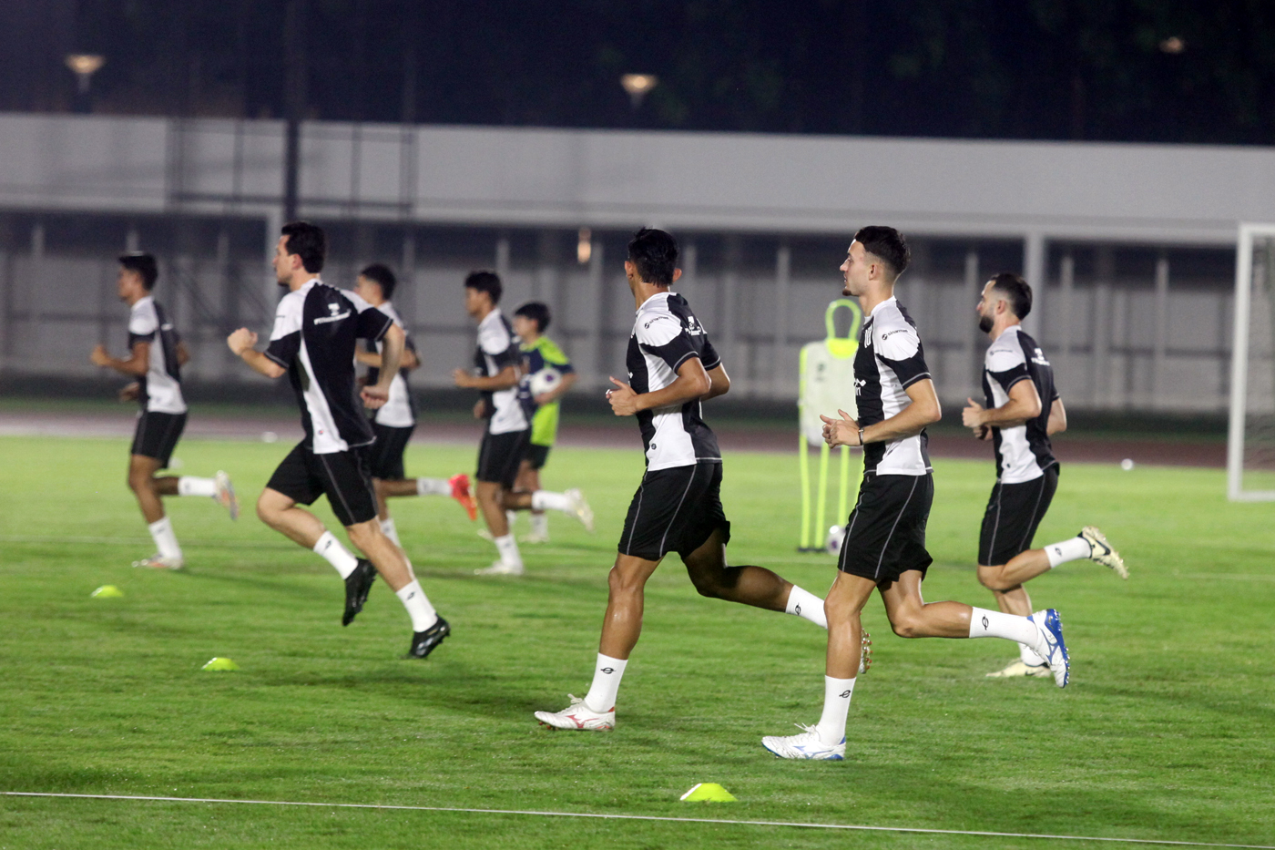 Latihan Perdana Timnas Bersama Patrick Kluivert Berlangsung di Australia, Kok Bukan di Indonesia?