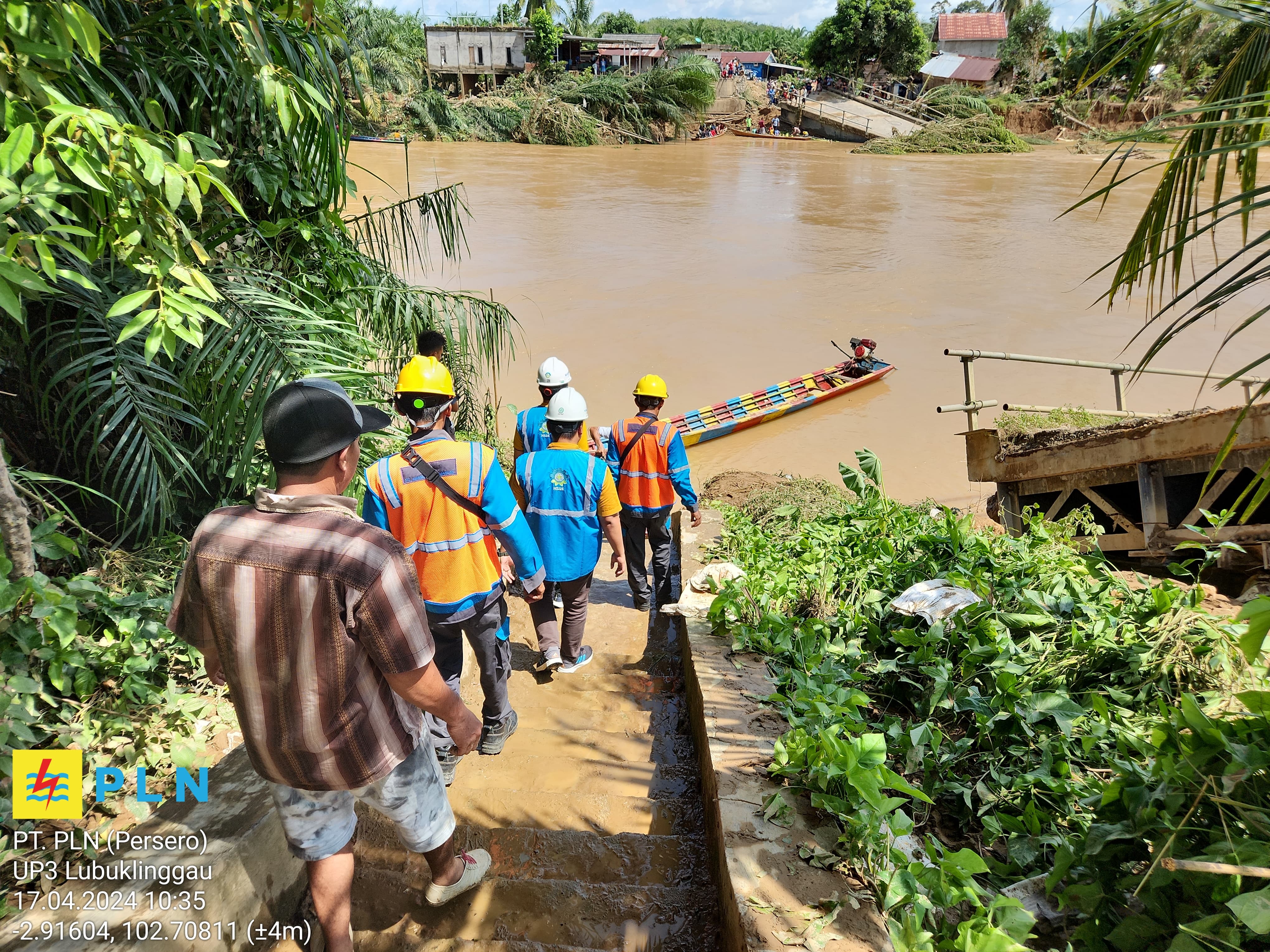 Mantap! PLN Pulihkan Kerusakan Kelistrikan hingga 90 Persen, Pasca Banjir Bandang di Muratara