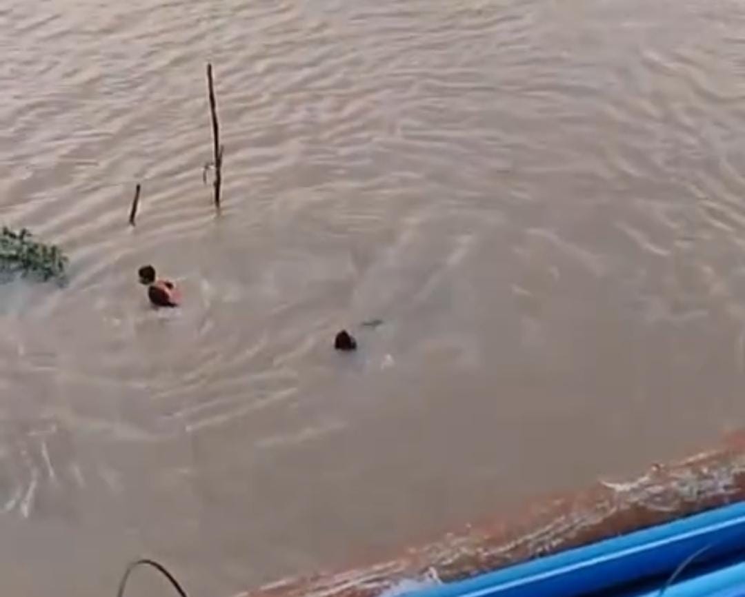 Tim SAR Cari Pekerja Jembatan Ogan Kertapati yang Hanyut dan Tenggelam Setelah Terjatuh ke Sungai Musi  