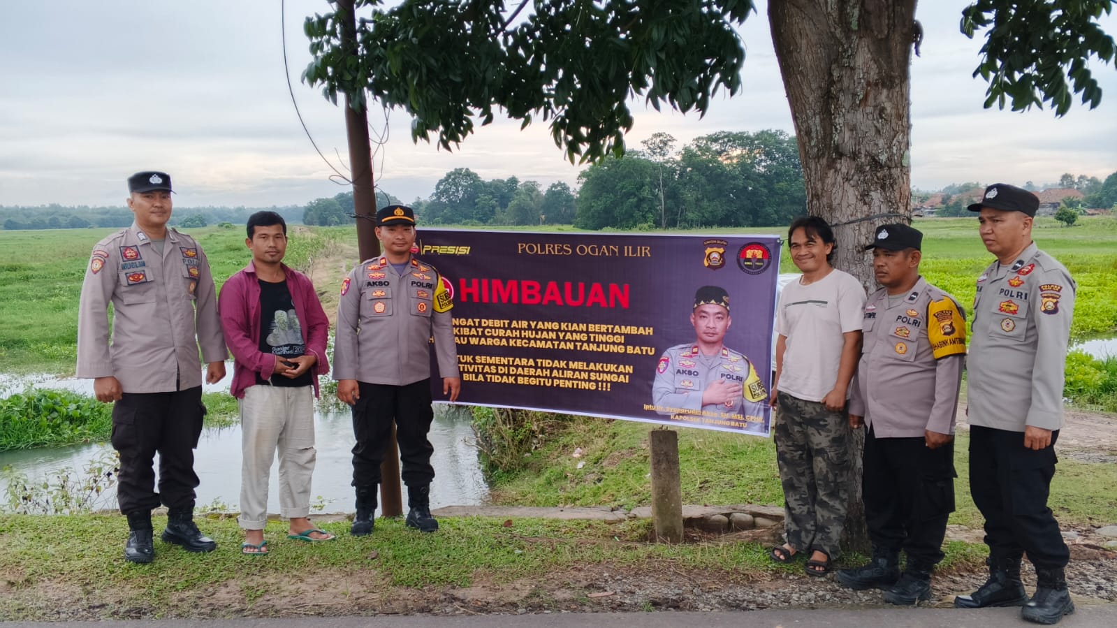 Polsek Tanjung Batu Ogan Ilir Pasang Spanduk Imbauan Tak Mandi di Sungai, Cegah Kejadian Tenggelam Lagi