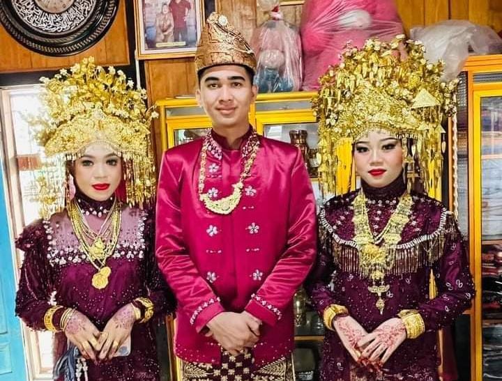 Ramai di Medsos, Pengantin 'Sikok Bagi Duo' Asal Muratara Persunting 2 Wanita Sekaligus