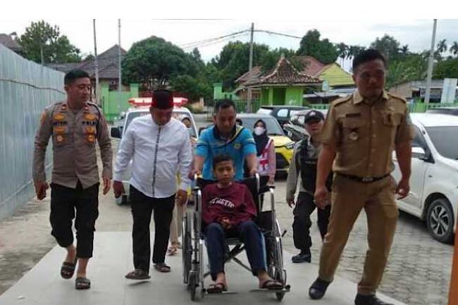 Remaja Penderita Ginjal Bocor Dibawa Berobat ke Palembang, Jajaran Polres OKU Selatan dan Pemda Turun Tangan 