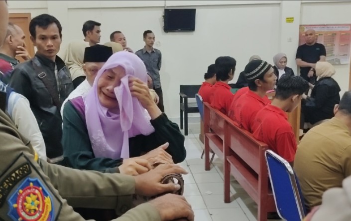 Ibu Tahanan yang Tewas Dianiaya Sesama Penghuni Rutan Pakjo Palembang Menangis, Sebut Saksi Dokter Berbohong