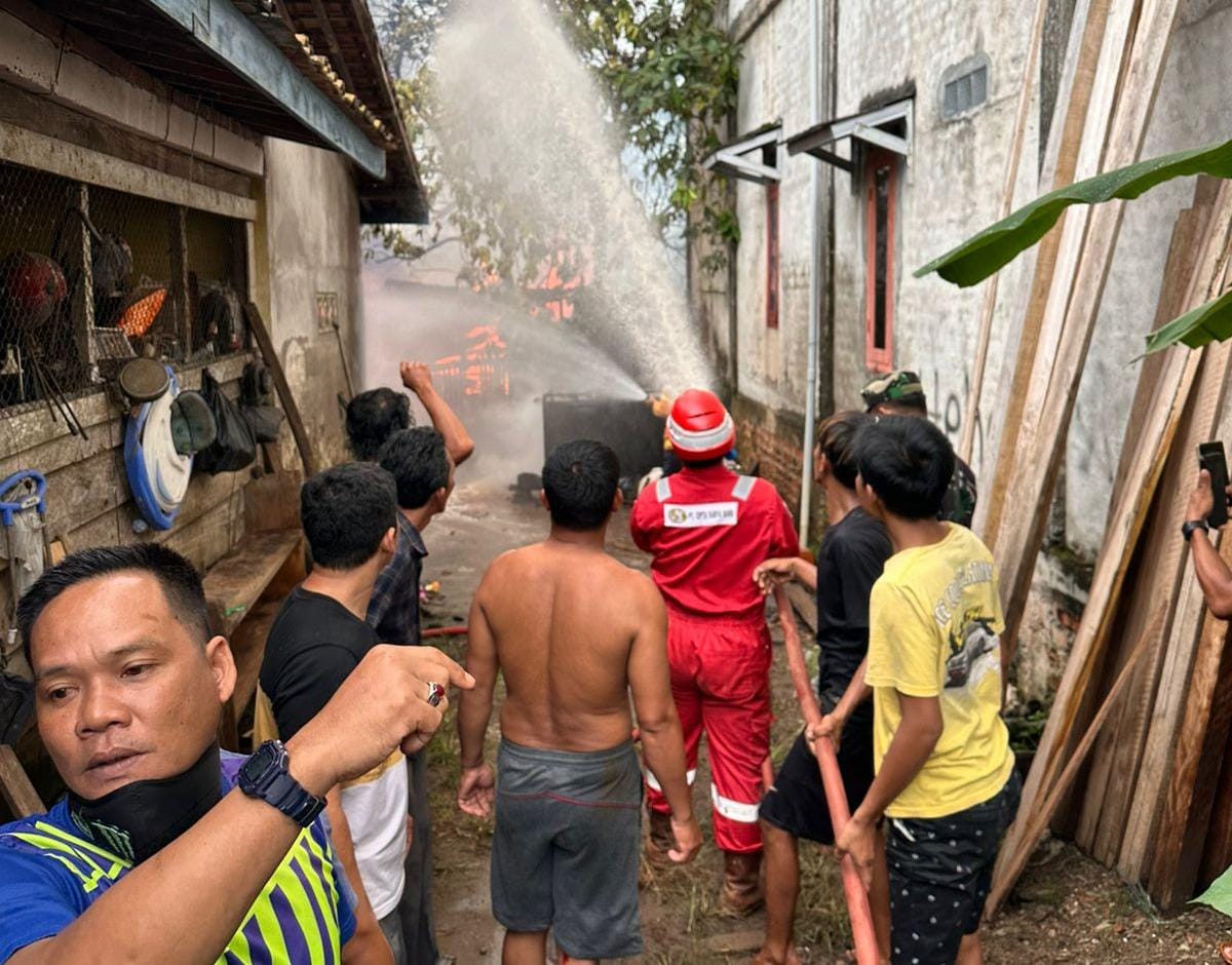 Tim Gabungan Gerak Cepat Padamkan Kebakaran Rumah Warga di Babat Toman