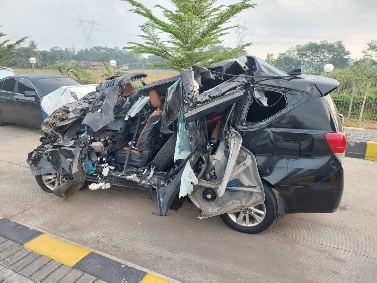 Ayah Emil Dardak Tewas Kecelakaan di KM 341 Ruas Tol Batang-Pemalang