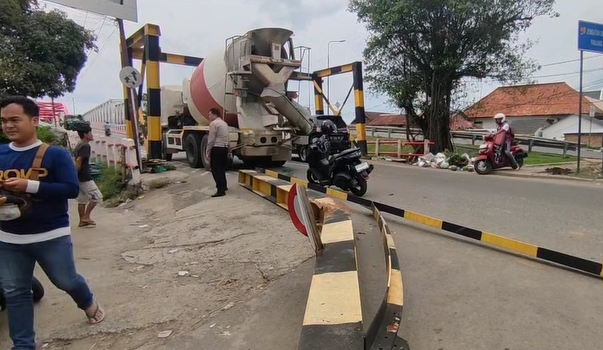 Portal Jembatan Ogan Palembang Patah Dihantam Truk Molen, Sopir Mengaku Tak Melihat 