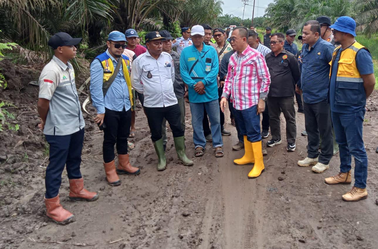 Tinjau Jalan Poros Kecamatan Air Salek, Pj Bupati Banyuasin Kucurkan Dana Inpres Rp 60 Miliar