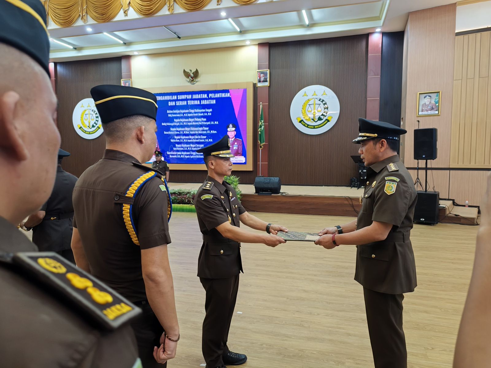 Hendri Hanafi Promosi Jabat Asisten Intelijen Kejati Kalteng, Sumantri Jabat Kajari OKI