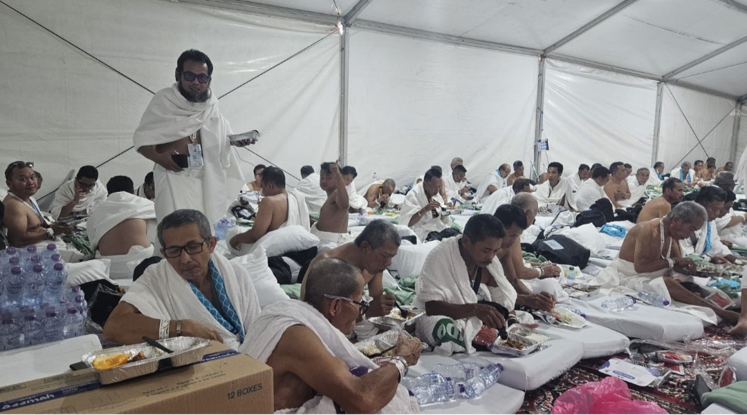 200 Ribu Lebih Jemaah Haji Indonesia Khusyu Berzikir dan Berdoa Wukuf di Arafah