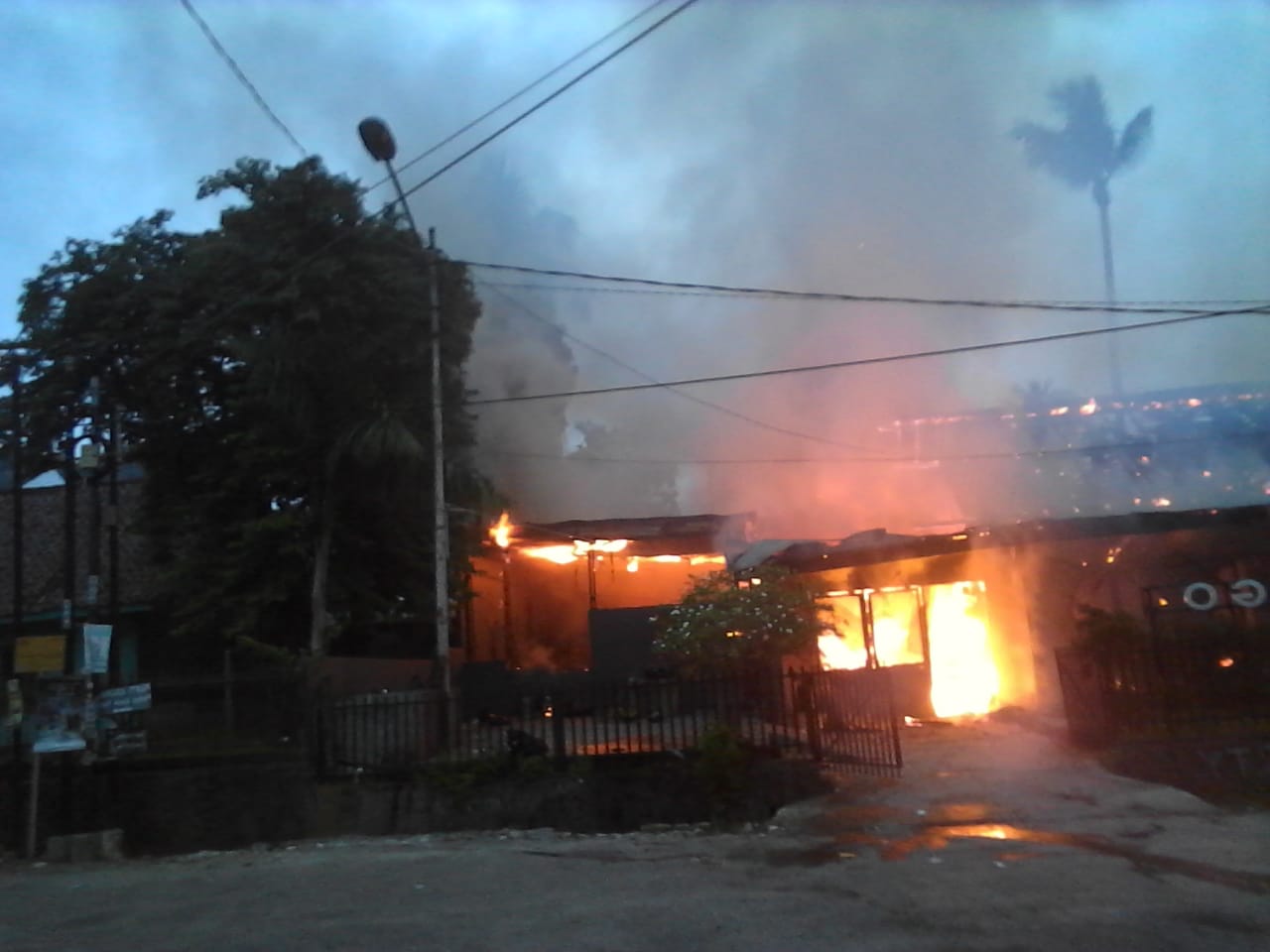 Api Hanguskan Kafe dan Rumah di Palembang  