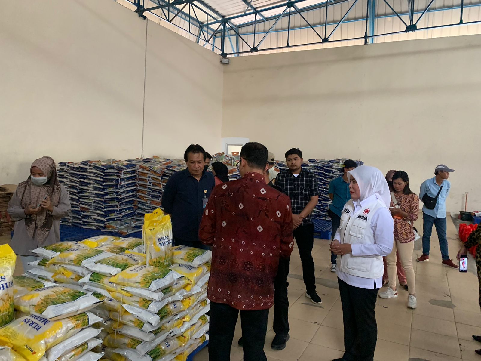 Sidak Gudang Bulog, Wawako Palembang Jamin Stok Beras Aman