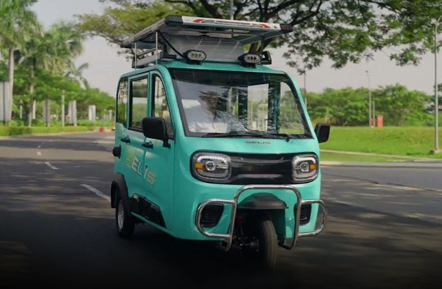 3 Rekomendasi Motor Listrik Roda 3 Kabin Tertutup, Hujan Terabas Aja!