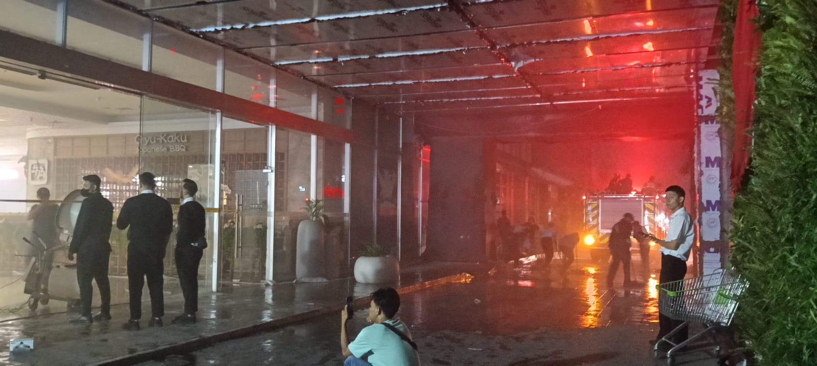 Muncul Kepulan Asap, Restoran Jepang di PIM Terbakar, Satu Orang Petugas Kebersihan Sempat Sesak Napas 