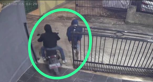 Motor Dalam Pagar Digasak Dua Pelaku Curanmor di Lebak Rejo Palembang, Beraksi Mengendap-endap Dini Hari 
