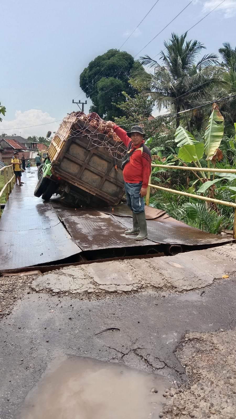 Warga Bumi Agung OKI Resah, Jembatan Rusak Parah Ganggu Aktivitas