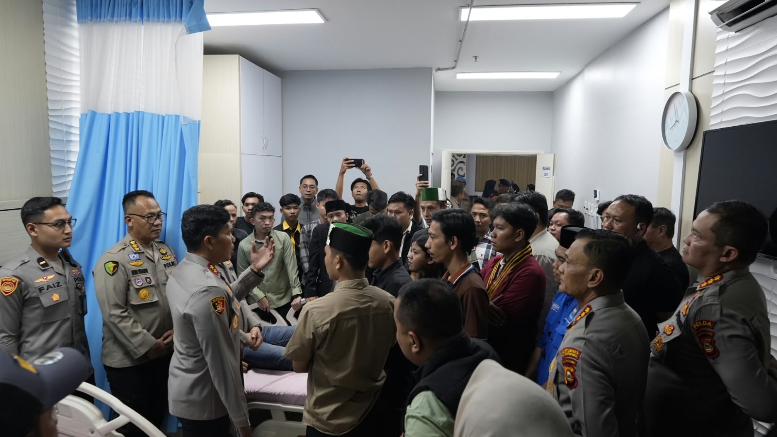 Kapolda Sumsel Pastikan Korban Bentrokan Cipayung Plus dan Ormas HSB Dirawat, Kasus Diusut Tuntas