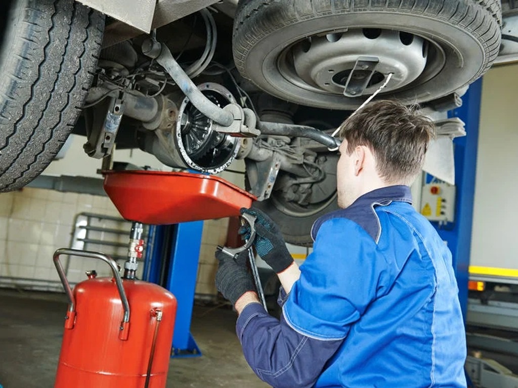 Jangan Disepelehkan, Ini Efek Jika Oli Gardan Mobil Tidak Diganti Berkala