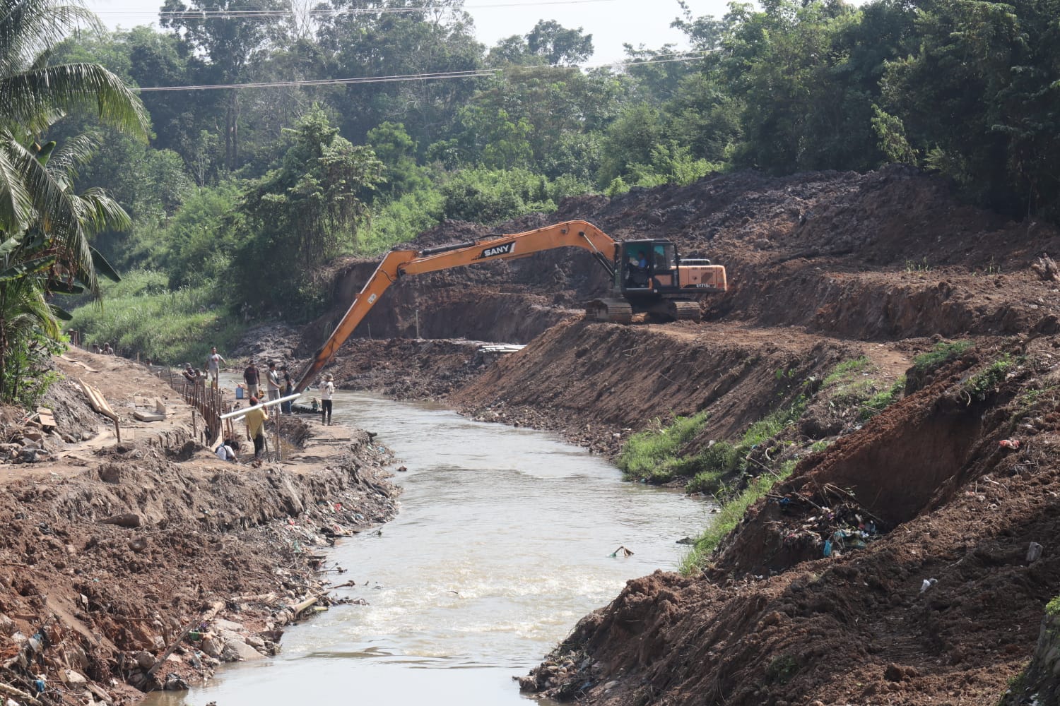 Cegah Banjir dan Longsor, Pemkot Prabumulih Lakukan Normalisasi Sungai Kelekar hingga Pasang Talud