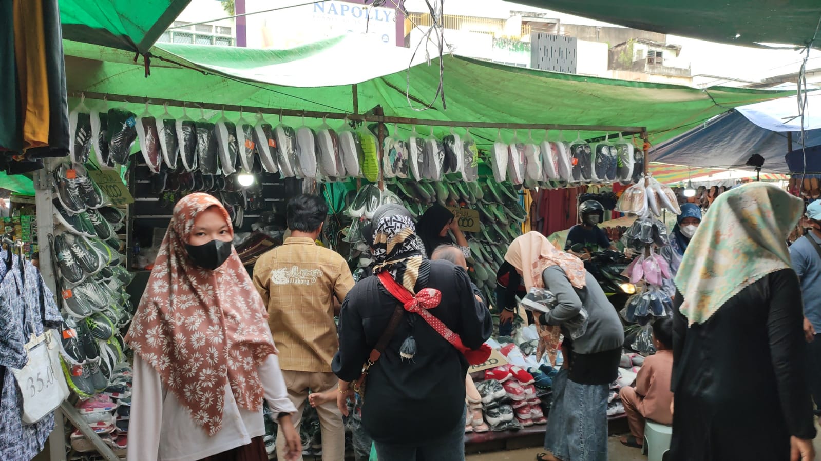 Jelang Lebaran 2023, Pasar 16 Ilir Palembang Mulai Dipadati Pengunjung