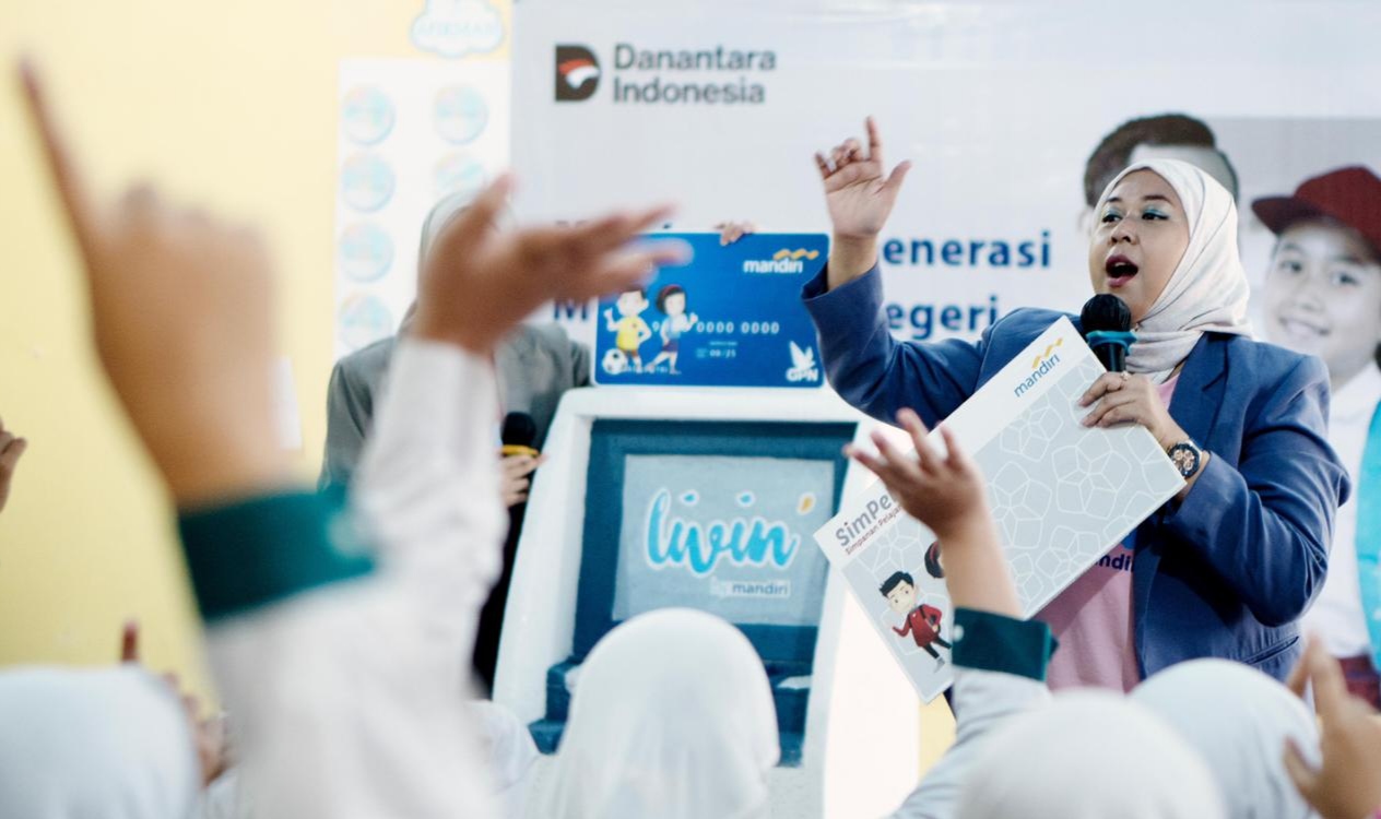 Dari Tabungan Pertama, Bank Mandiri Bangun Masa Depan Bangsa