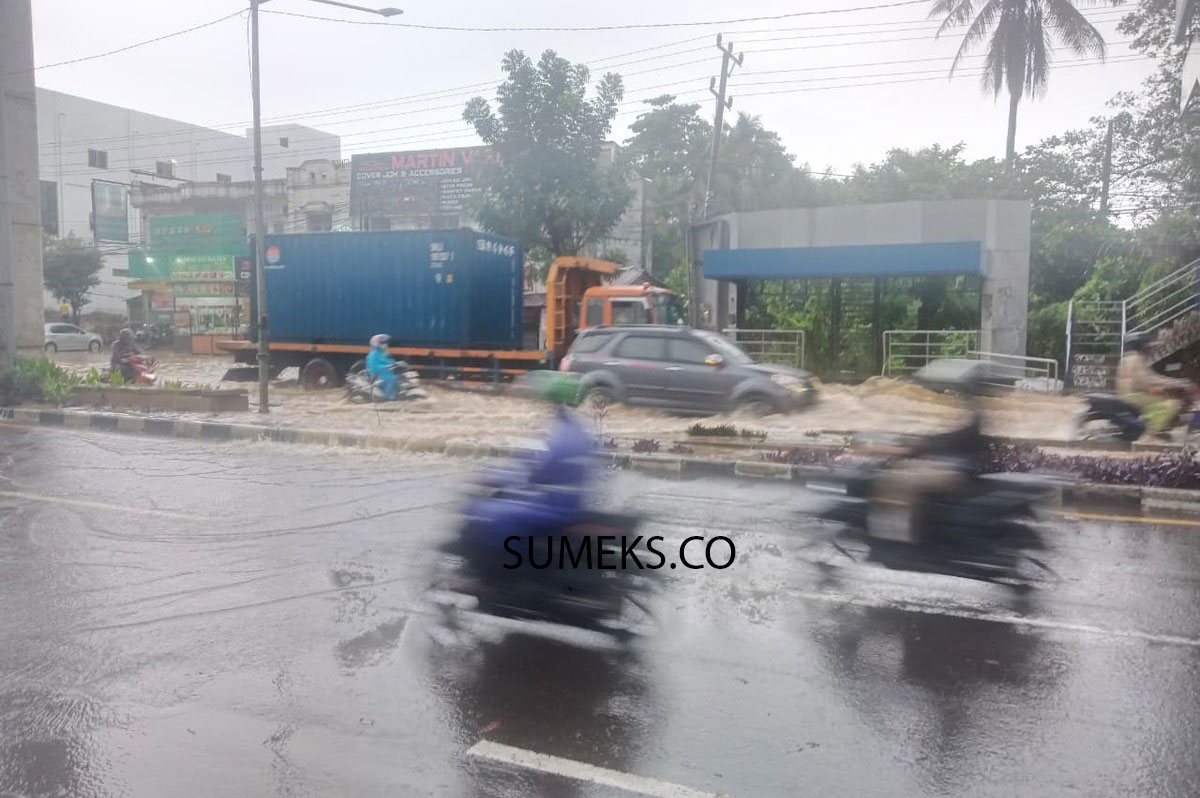 Hujan Lebat, 2 Titik Jl Kolonel H Barlian Jadi 