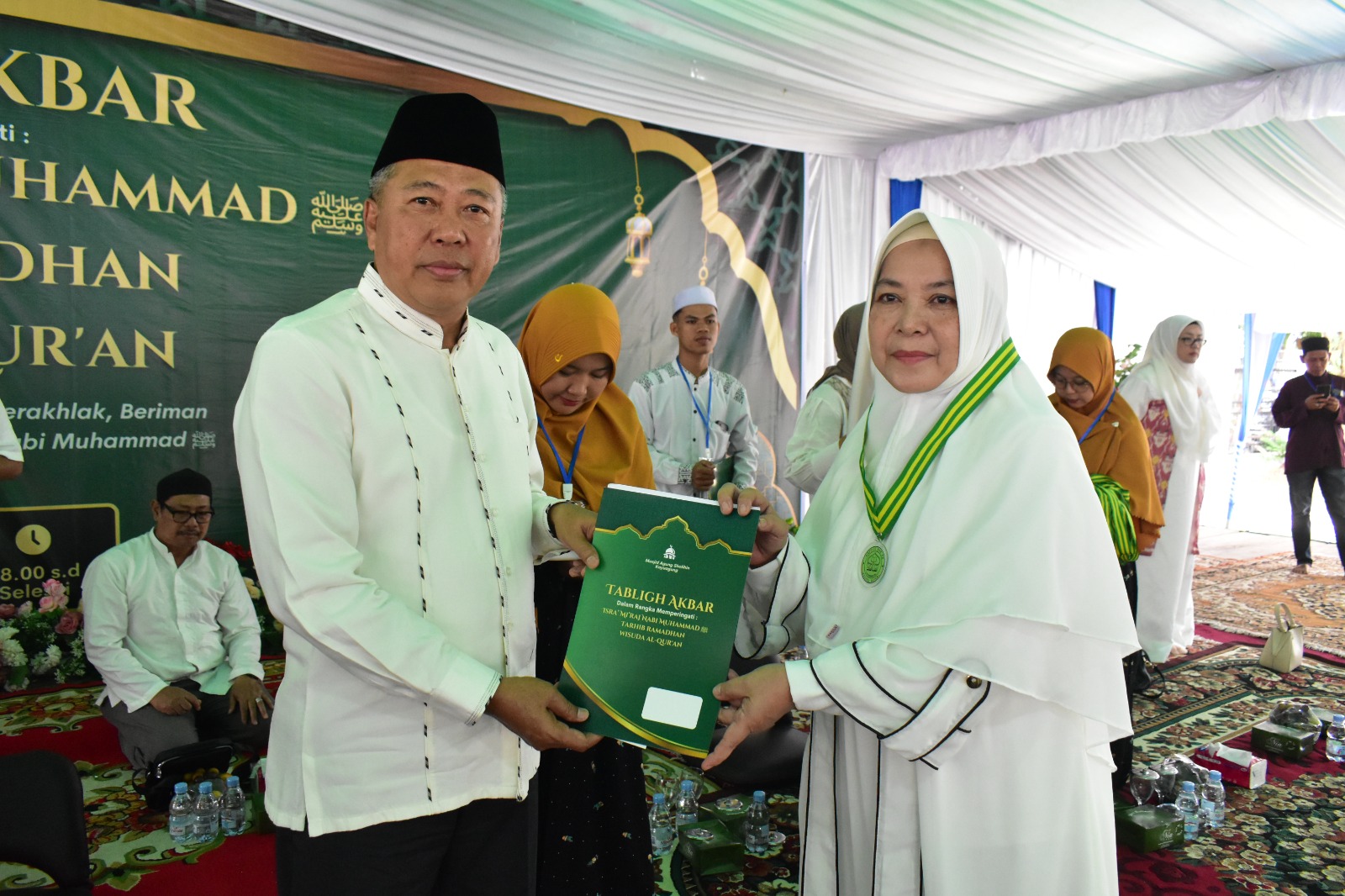 Ketua TP PKK OKI Hadiri Tabligh Akbar dan Wisuda Alqur'an Jelang Ramadhan