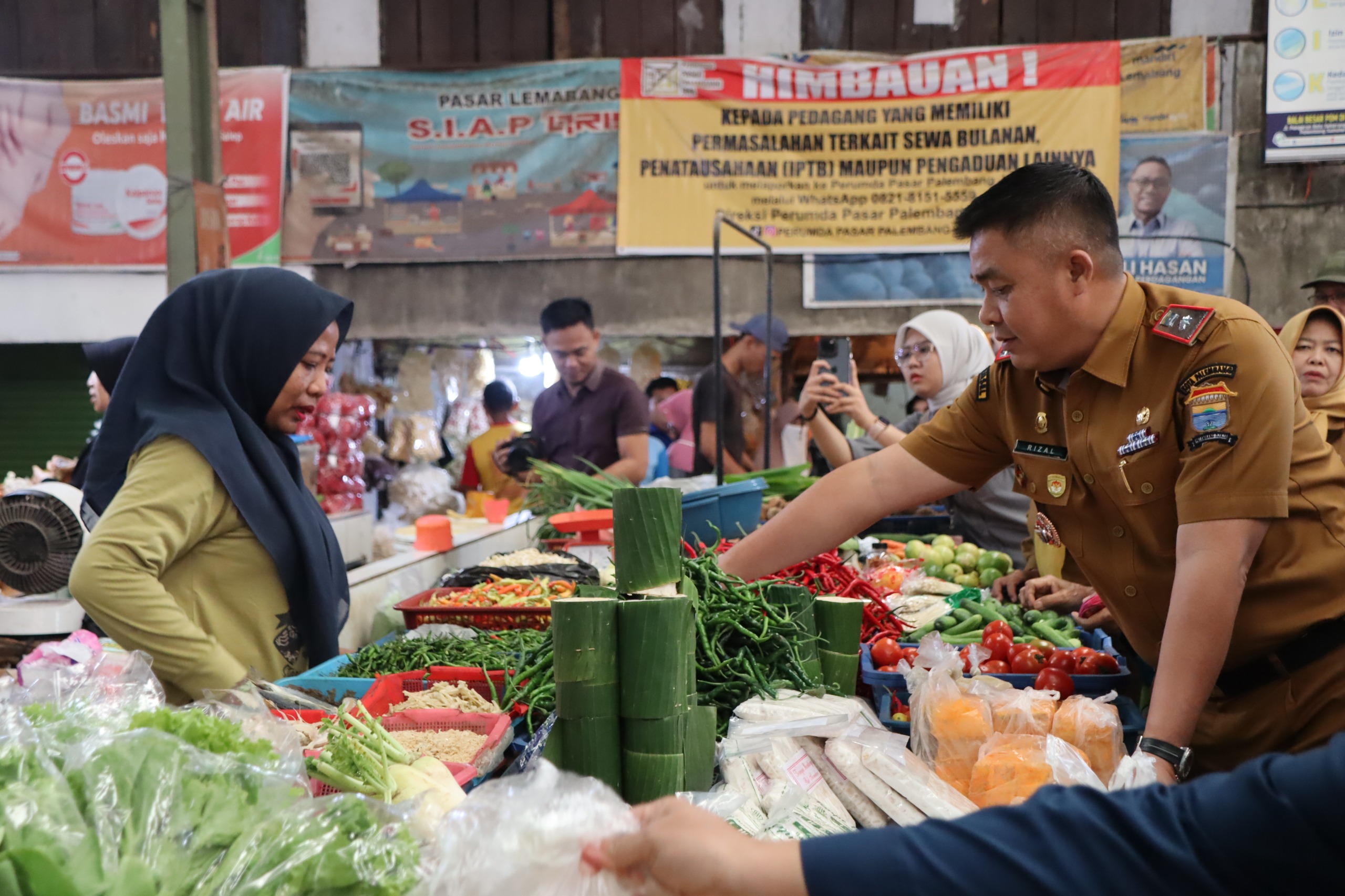 Usai Sidak Pasar, Sekda Palembang Aprizal Hasyim Pastikan Stok Sembako Stabil dan Aman 