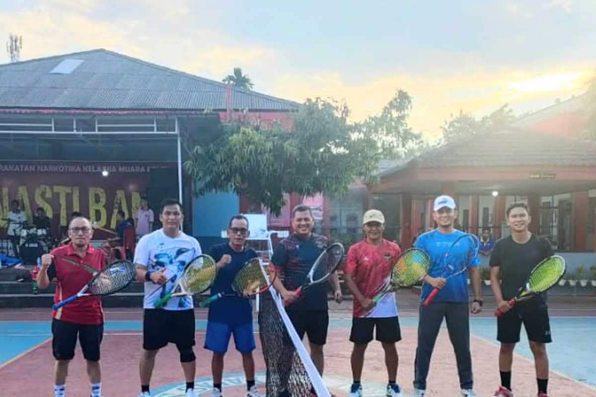 Jaga Kebugaran dan Kekompakan, Kalapas Muara Beliti Ajak Petugas Rutin Main Tenis