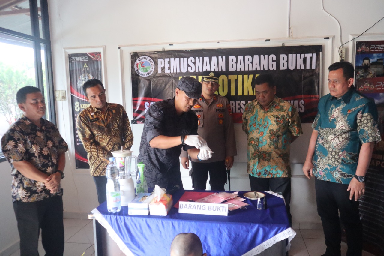 Polres Musi Rawas Musnahkan Barang Bukti Sabu-Sabu Milik Tersangka Andi Lala