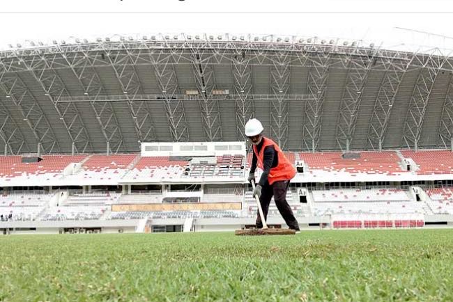Maintenance Lapangan Piala Dunia U-20 di Jakabaring Diambil Alih PUPR, Rumput Natural Disulam Rumput Sintetis