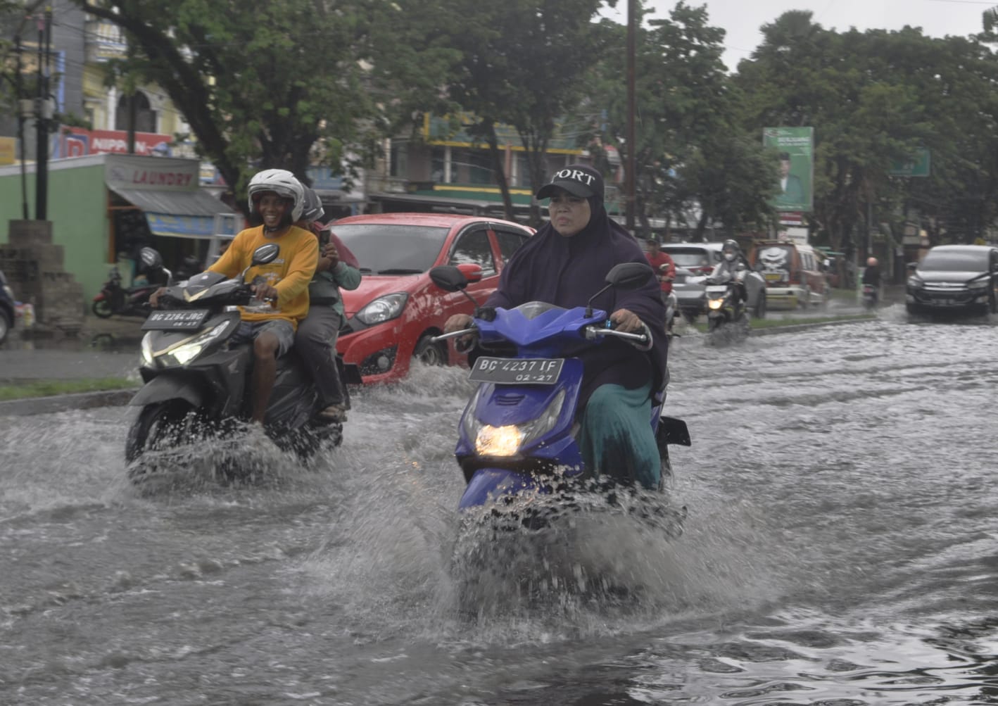 Dampak Buruk Ketika Motor Menerobos Banjir? Ini Gejala yang Akan Didapatkan