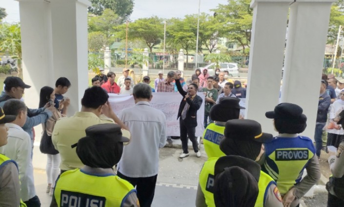 Aksi Solidaritas Sambut Sidang Putusan Praperadilan, Massa Aksi Minta Hakim Bebaskan Fitrianti Agustinda