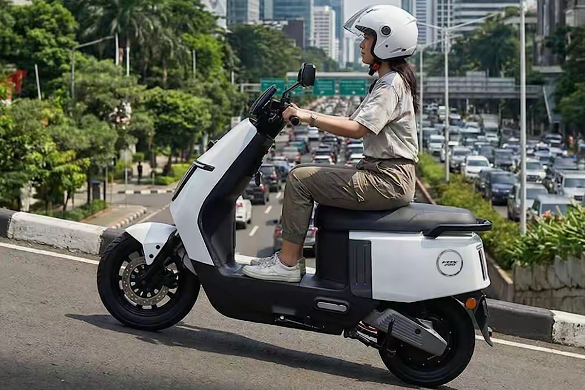 Unik, Polytron Fox 200 Bisa Kasih Peringatan Emak-emak Supaya Tidak Khilaf Pasang Sen Kanan Tapi Belok Kiri