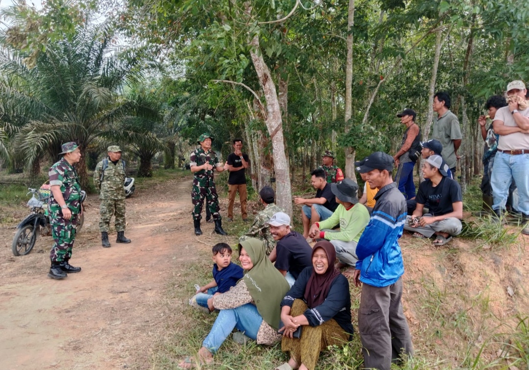 Tim Mabes TNI Turun Langsung ke Masyarakat OKI Penyuluhan Karhutla agar Efektif