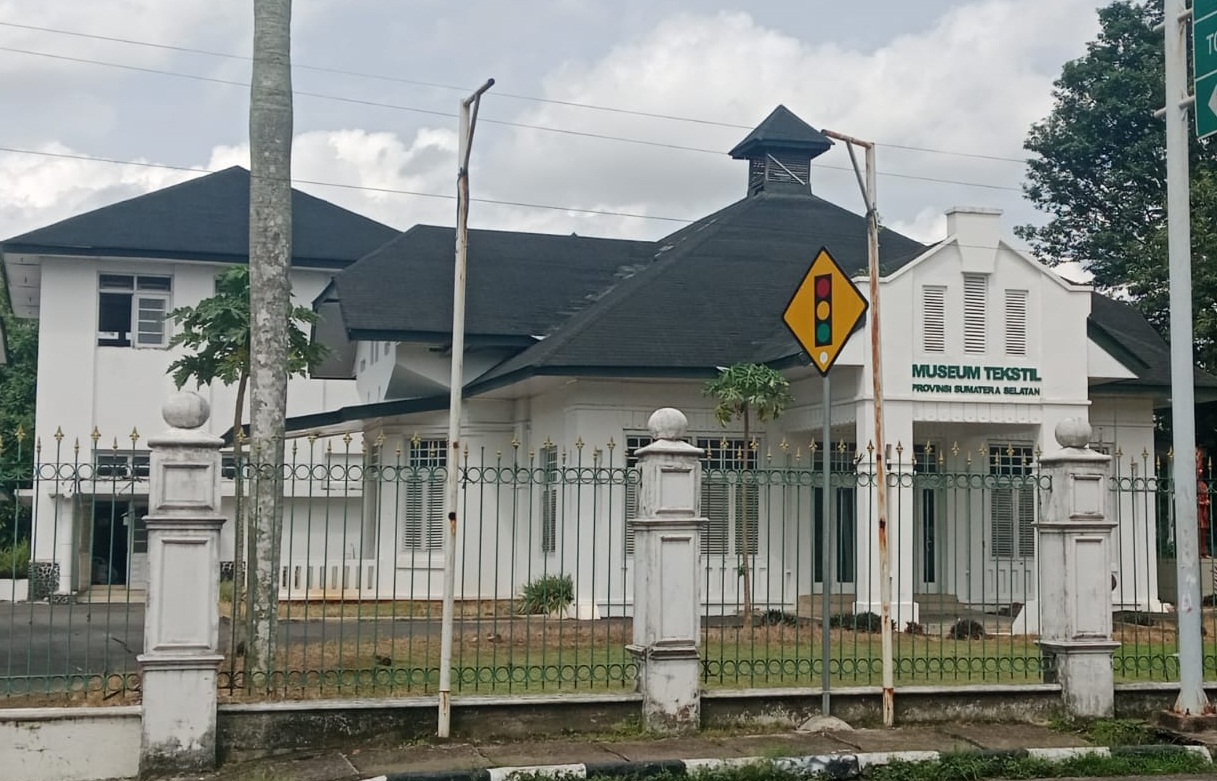 Bangunan Museum Tekstil Sumsel  Dulu Digunakan Sebagai Kantor Gubernur Pemerintahan Hindia Belanda