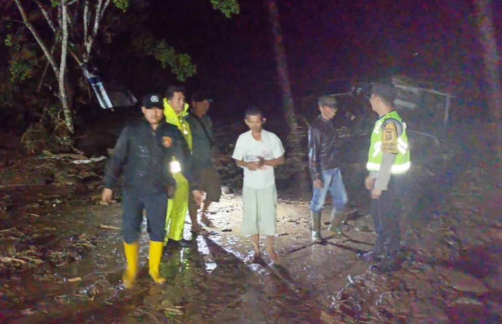 Istirahat di Pondok Tepi Sungai, Pria Asal Baturaja Hilang Terseret Arus Sungai Manna Lahat