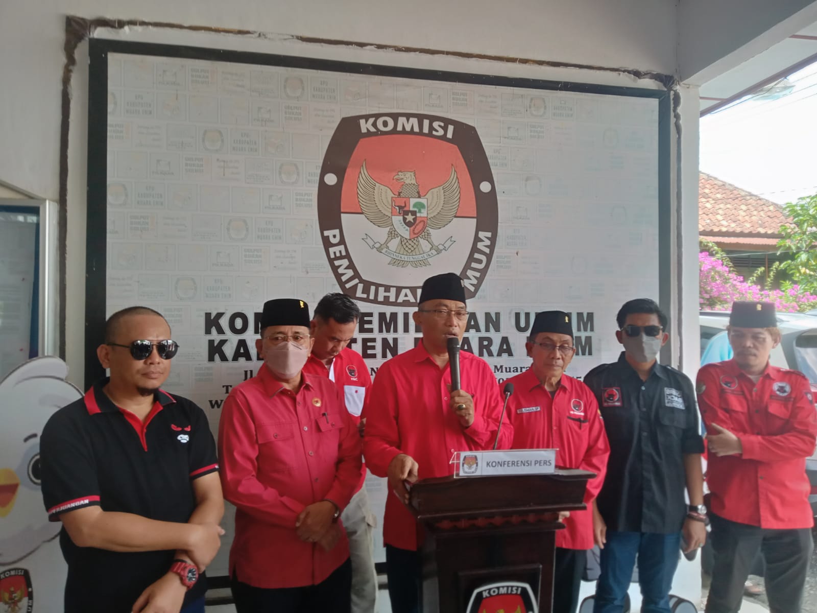 KPU Muara Enim Terima 45 Bacaleg PDIP