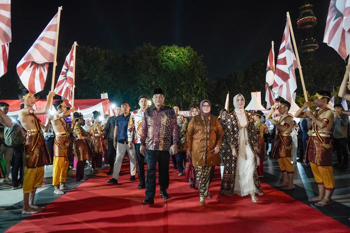 Bupati dan Ketua TP PKK Muba Hadiri Pembukaan Festival Sriwijaya 2025 di Palembang