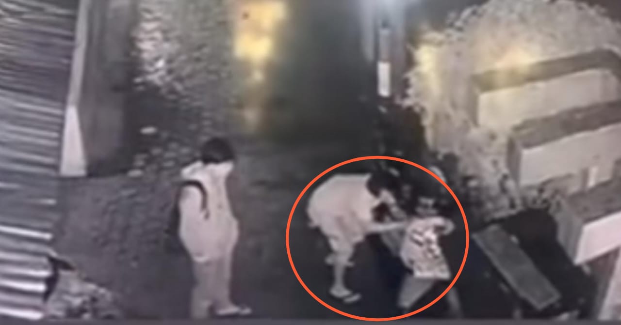 Aksi Curanmor di Palembang Terekam Kamera CCTV, Sibuk Bongkar Kunci Kontak, Pelaku Lain Santuy