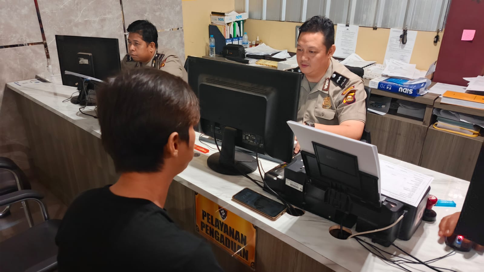 Antar Paket Handphone Pria Mengaku Dosen, Kurir Malah Tertipu Rp4,4 Juta 