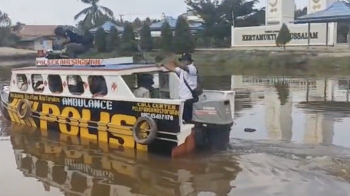 Speedboat Ambulans untuk Bantu Warga, Kapolsek Air Sugihan OKI Diganjar PIN Emas Kapolda Sumsel