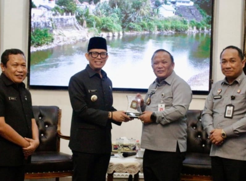  Harmonisasi Produk Hukum OKU Diperkuat, Kemenkum Sumsel Temui Bupati OKUTeddy Meilwansyah
