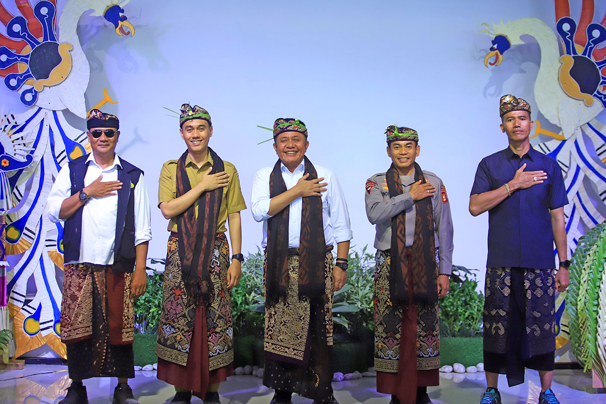 Gubernur Herman Deru Dianugerahi Gelar Pelinggih Agung, Simbol Harmoni Budaya di Sumsel
